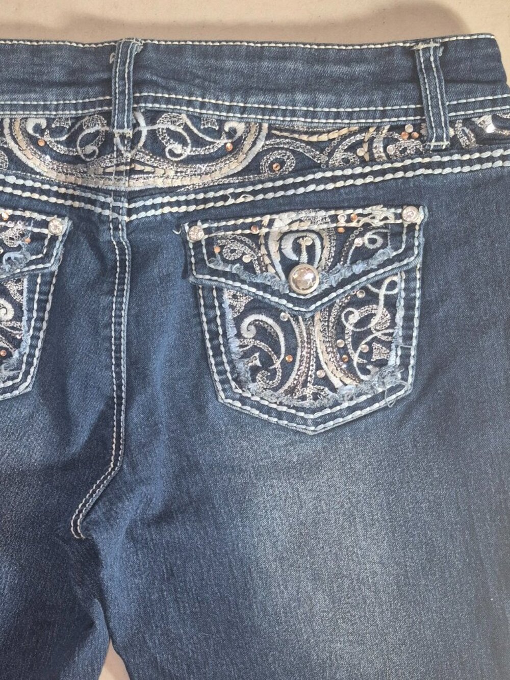 Arizona Jeans Company Bling Jeans, flared cuffs, size 16.5  28" Waist - Picture 12 of 16